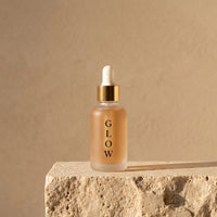 Sérum Éclat Vitamine C GLOW : packshot sur travertin